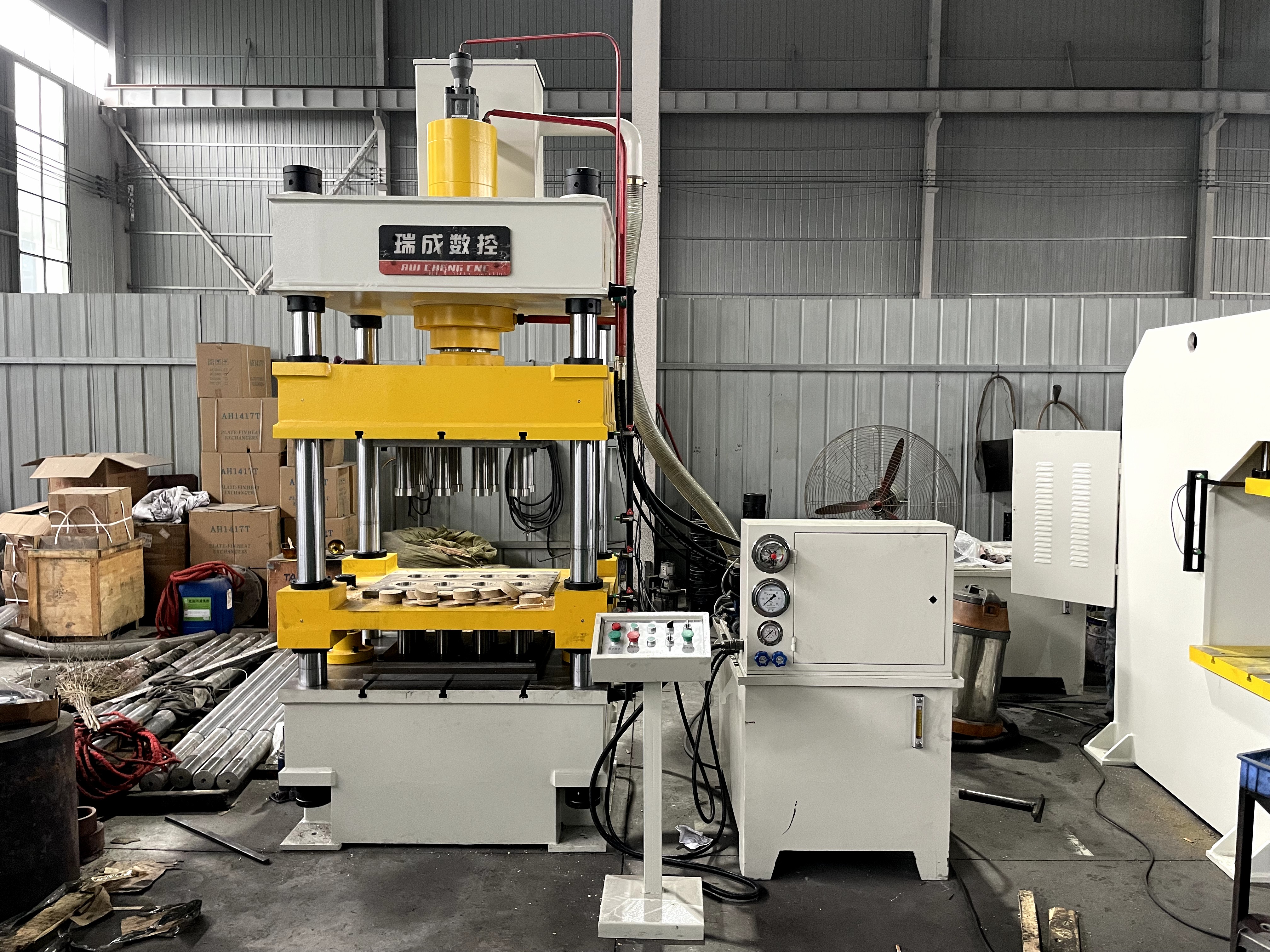 四梁四柱粉末成型液压机