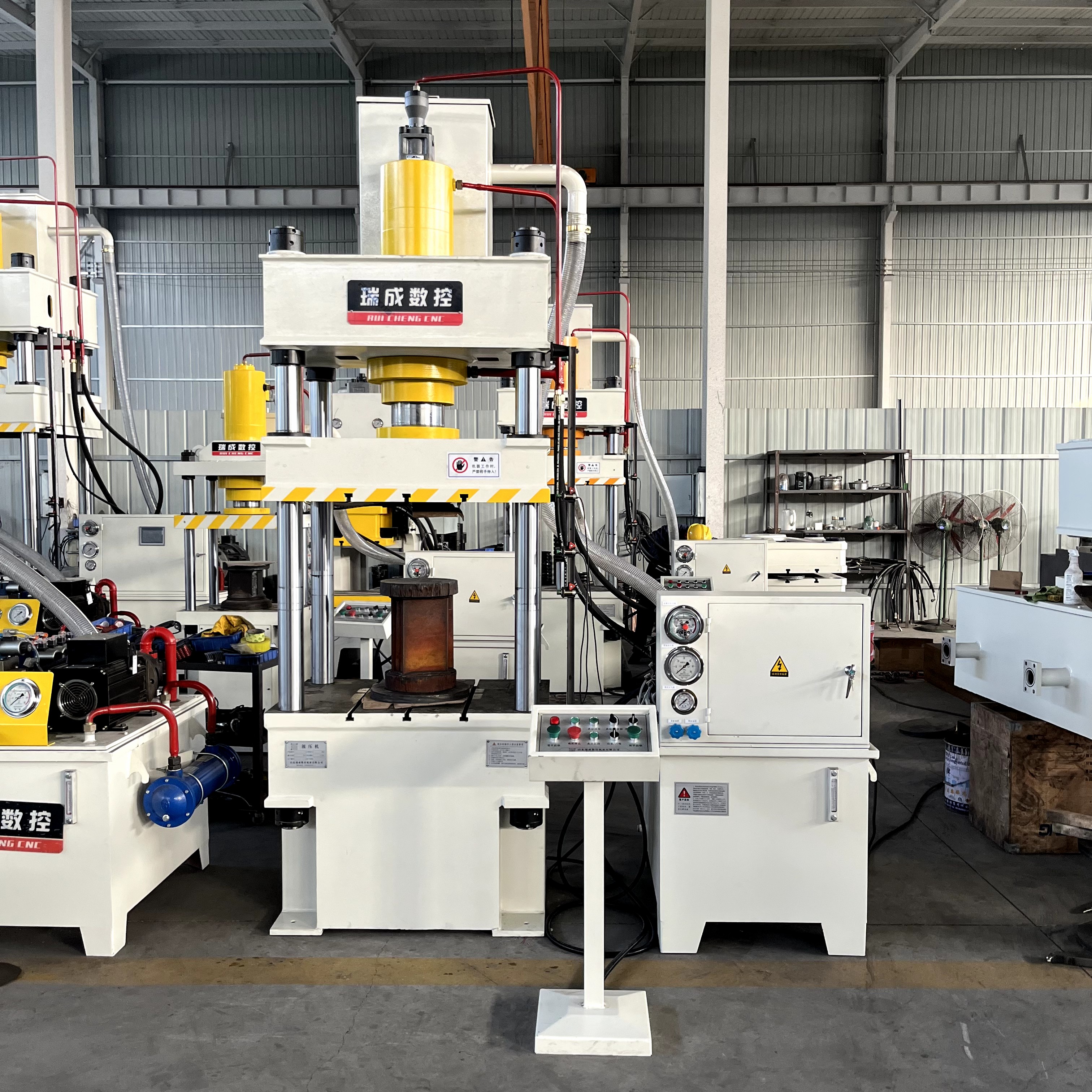 100吨四柱液压机30吨下顶缸