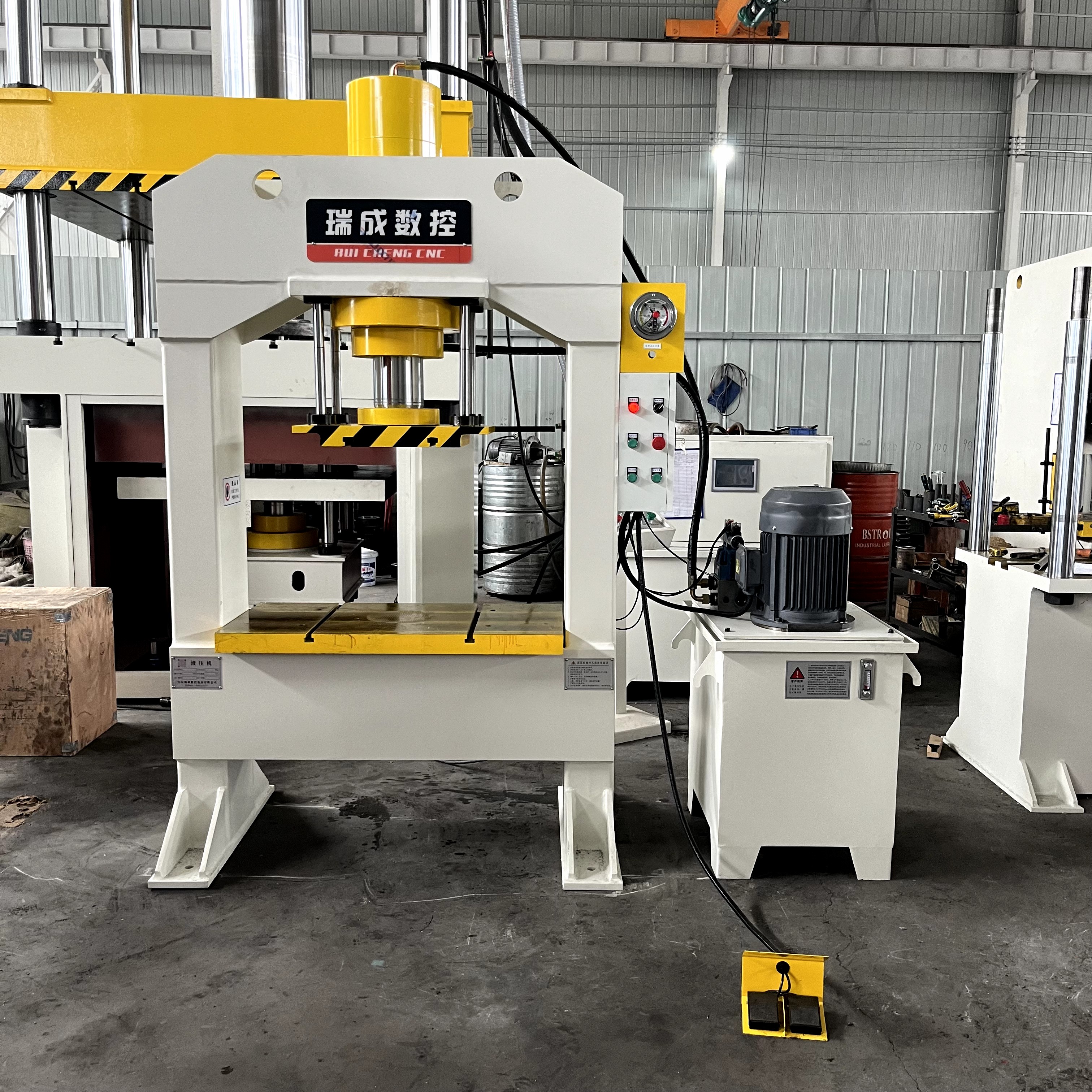 100吨龙门液压机四柱导向